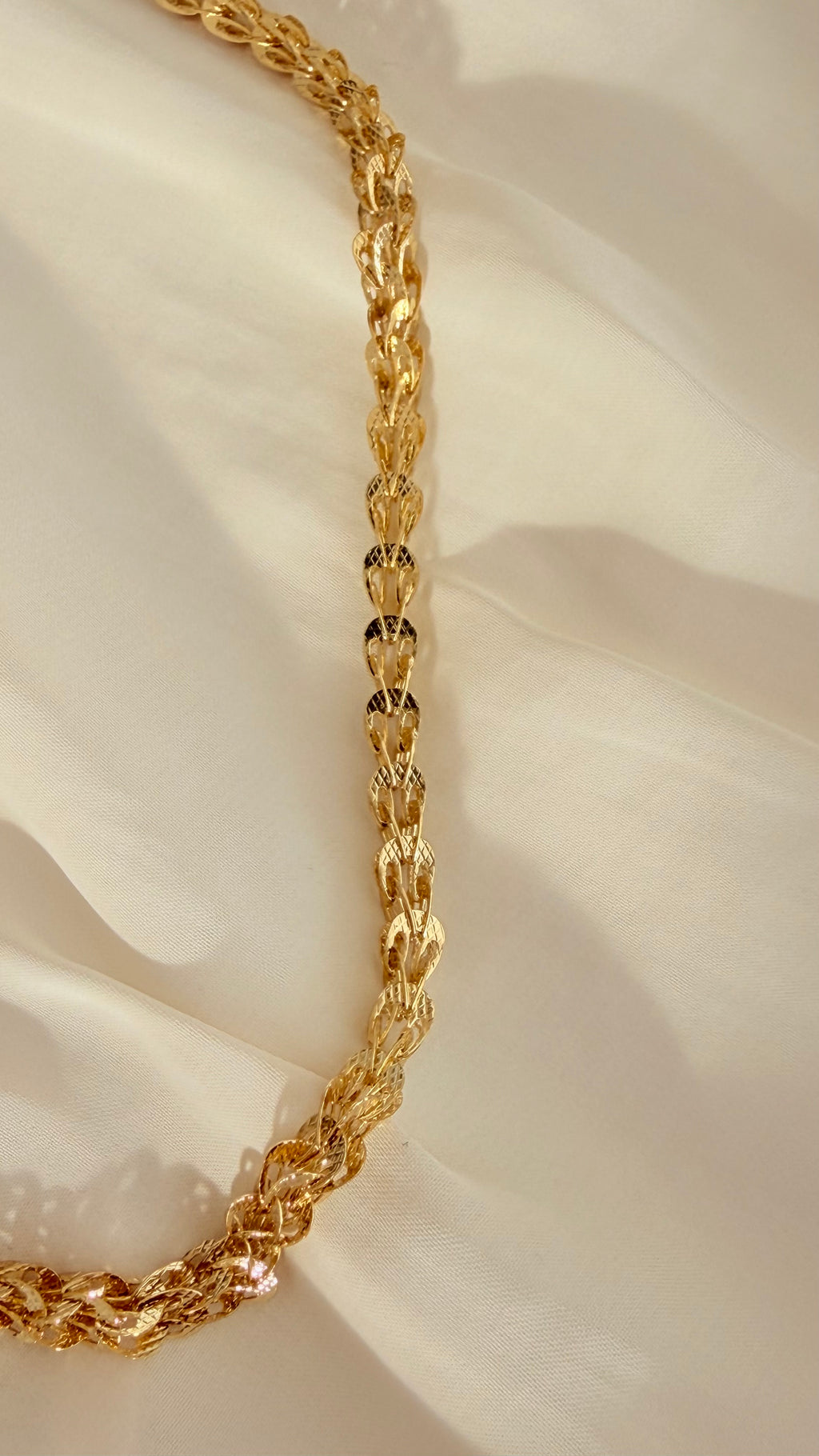 Eclat Gold Necklace